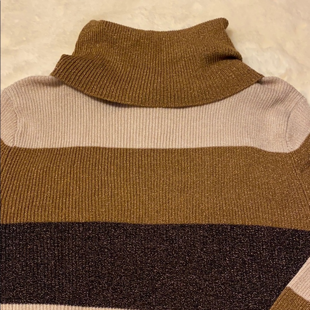 Sweater - Picture 4 of 6